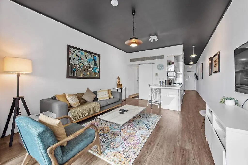 Central & Stylish! 1Bed/1Bath/1Car ~ 5 Mins To Cbd Brisbane Apartment