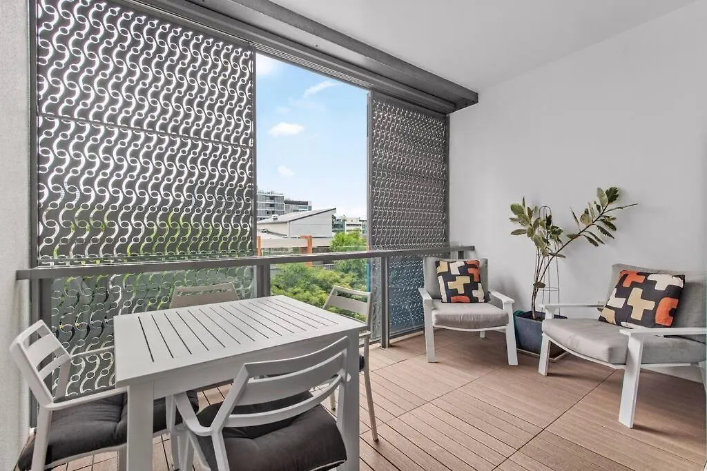 Apartment Central & Stylish! 1Bed/1Bath/1Car ~ 5 Mins To Cbd Brisbane Australia