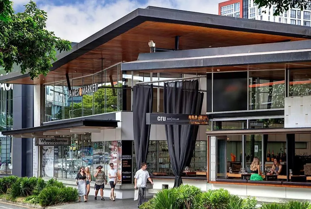 Apartment Central & Stylish! 1Bed/1Bath/1Car ~ 5 Mins To Cbd Brisbane