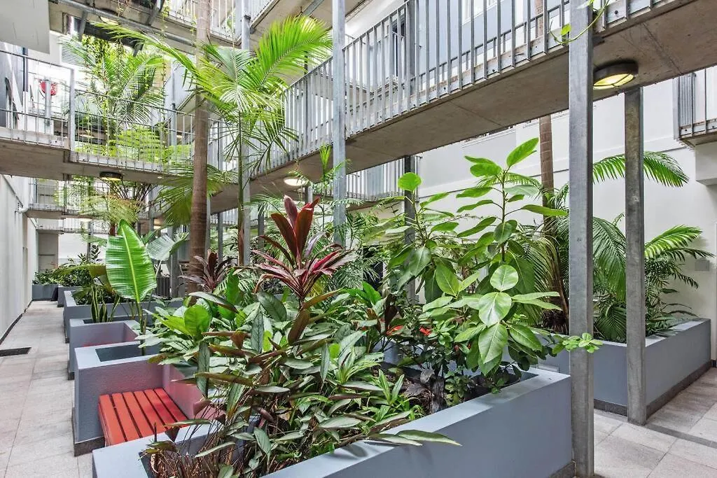 Central & Stylish! 1Bed/1Bath/1Car ~ 5 Mins To Cbd Brisbane Apartment